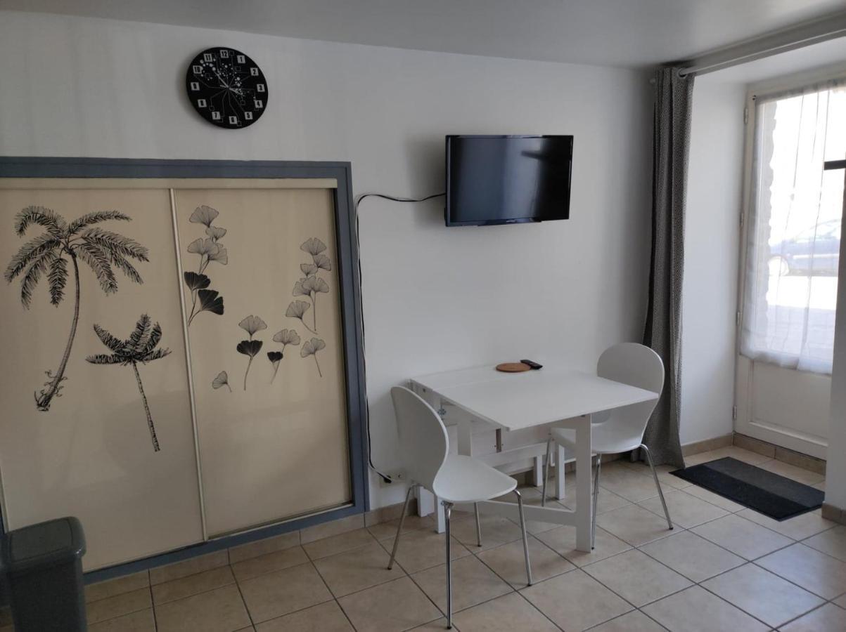 Studio 2 Personnes En Centre Ville Saint-Pierre-de-Plesguen Buitenkant foto